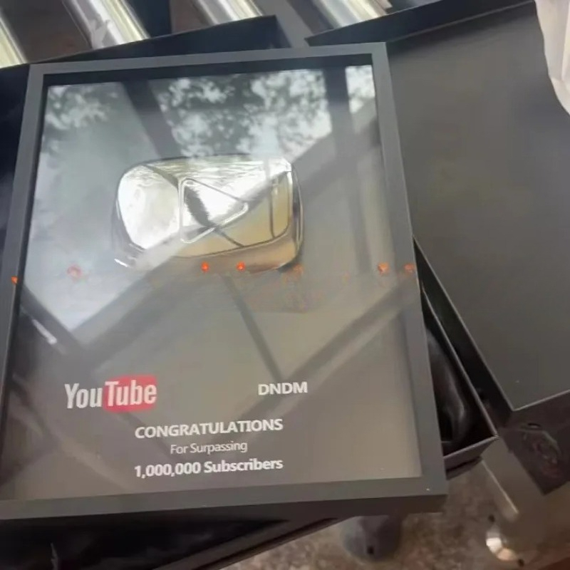 YouTube and Bilibili Game Butt - đánh giá và giá Board Game Logo